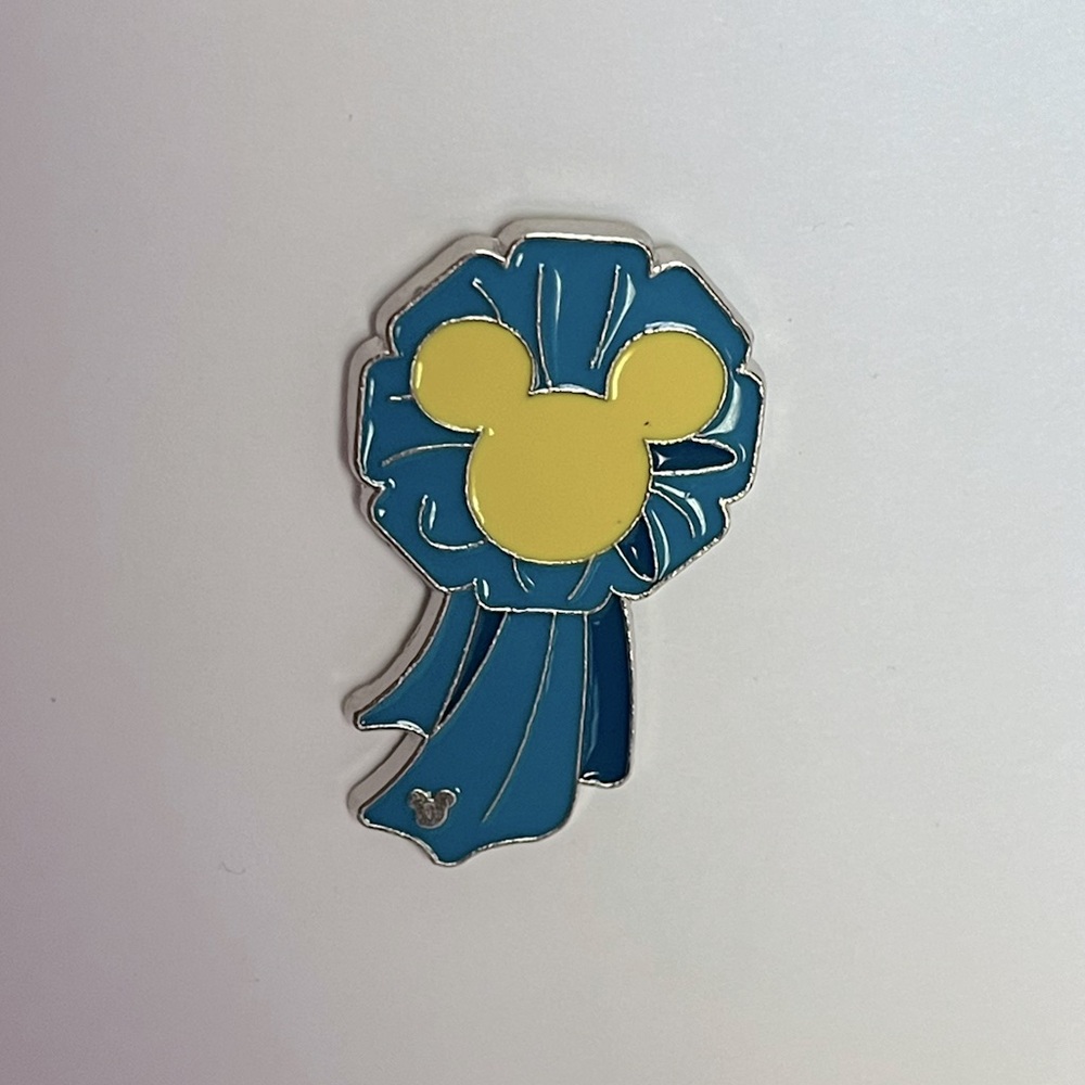 WDW Hidden Mickey 2009 Series 3 Fun Icons Mickey Blue Ribbon Completer Pin 70889